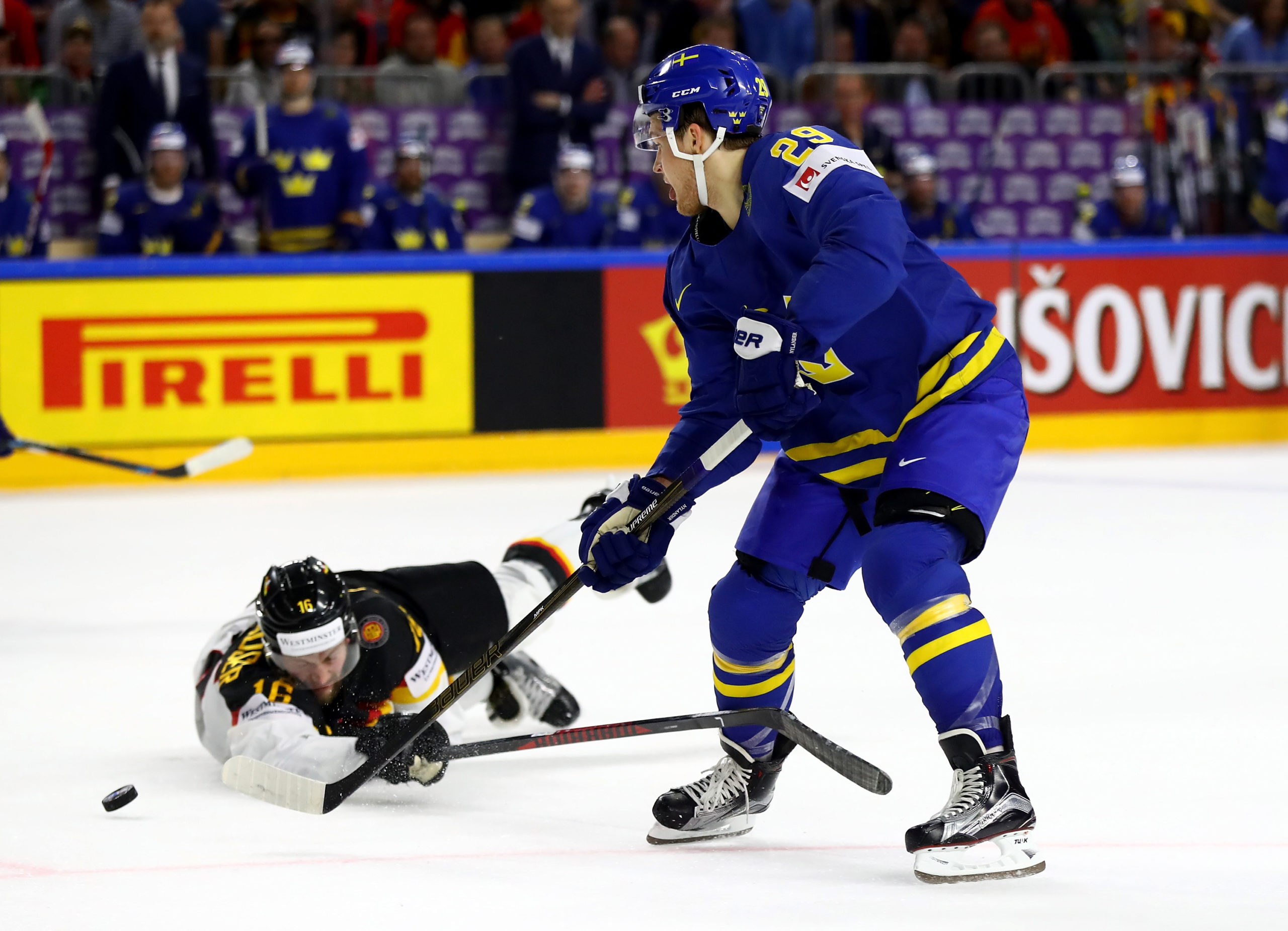 IIHF - Nylander makes scoring start