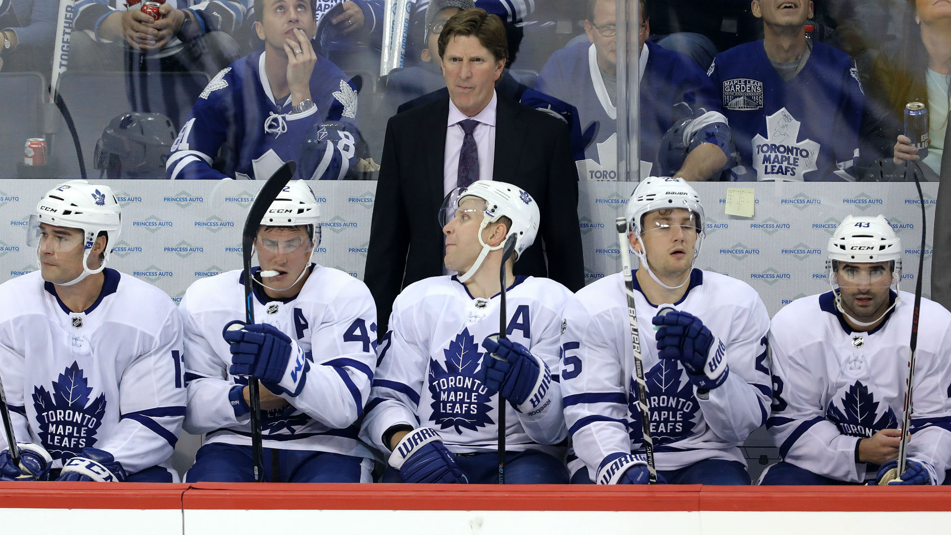 Mike Babcock on the Toronto Maple Leafs bench