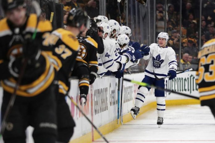 Toronto Maple Leafs beat the Boston Bruins in Game 1