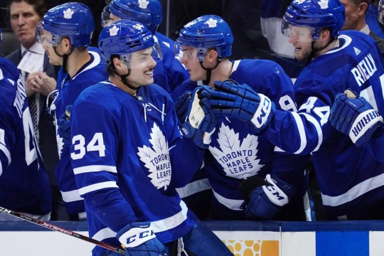 Auston Matthews becomes first Toronto Maple Leaf to win NHL goal-scoring title in 75 years