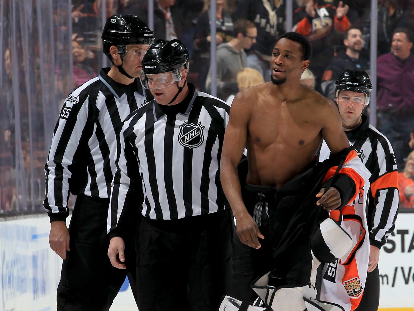 Maple Leafs Honour Wayne Simmonds For Reaching 1000 NHL Games