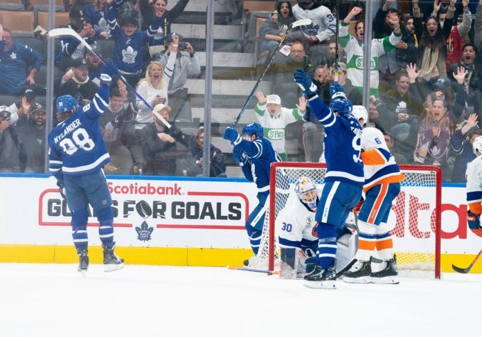 William Nylander celebrates, Toronto Maple Leafs goal
