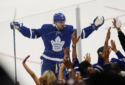 Toronto Maple Leafs Extend Auston Matthews