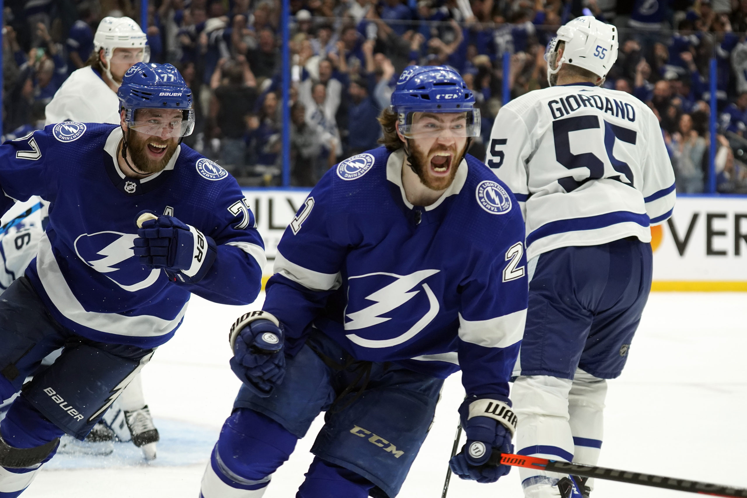 Reilly scores in OT to lift Maple Leafs past Tampa Bay Lightning, 4-3