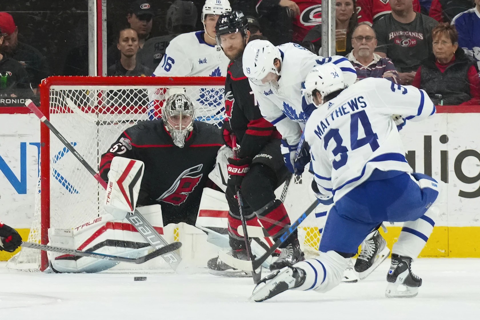 Matthew Knies scores short-handed goal as Maple Leafs edge Canadiens 2-1 