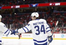 Auston Matthews fist bumps Max Domi, Maple Leafs vs. Capitals