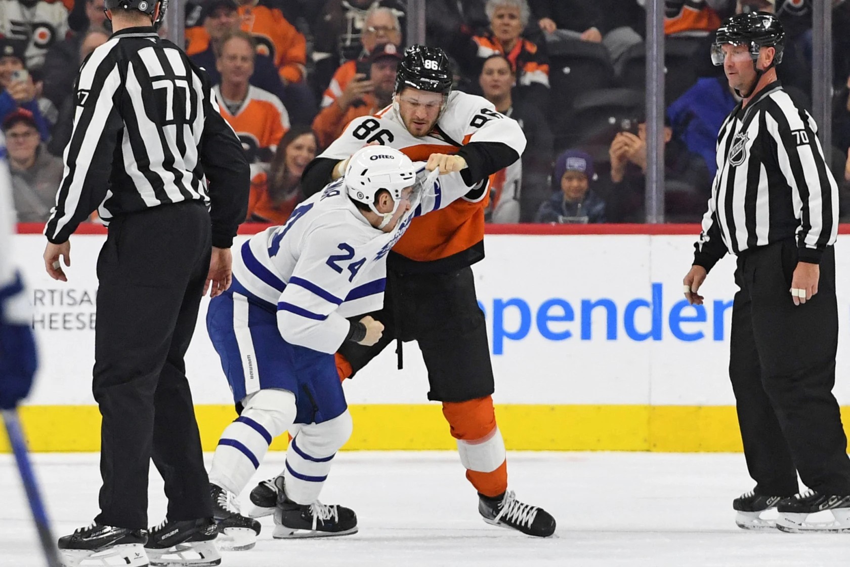 Connor Dewar vs, Joel Farabee, Maple Leafs vs. Flyers fight